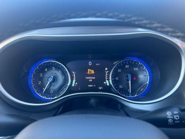 Chrysler Pacifica photo 15