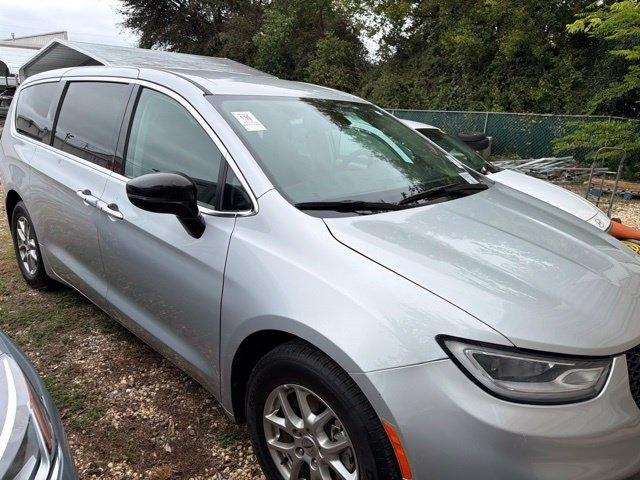 Chrysler Pacifica photo 24