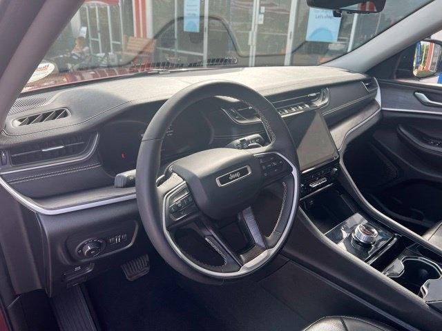 Jeep Grand Cherokee photo 8