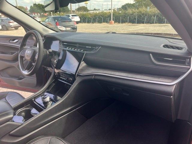 Jeep Grand Cherokee photo 11