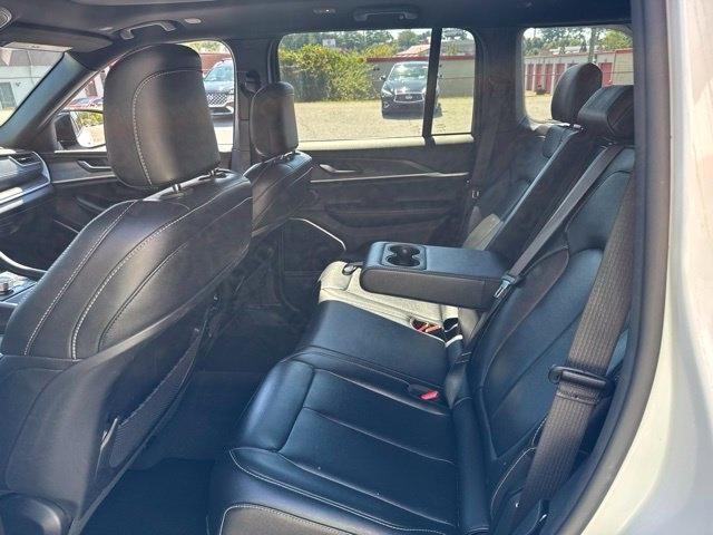 Jeep Grand Cherokee photo 9