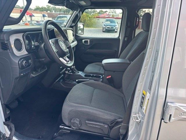 Jeep Wrangler photo 9