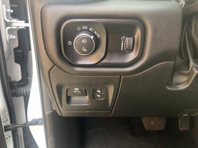 RAM 1500 Big Horn 4x4 Crew Cab 5'7" Box 2023