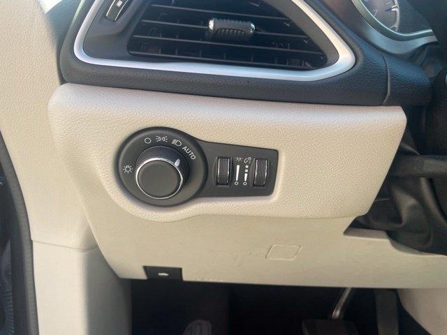 Chrysler Voyager LX FWD 2022
