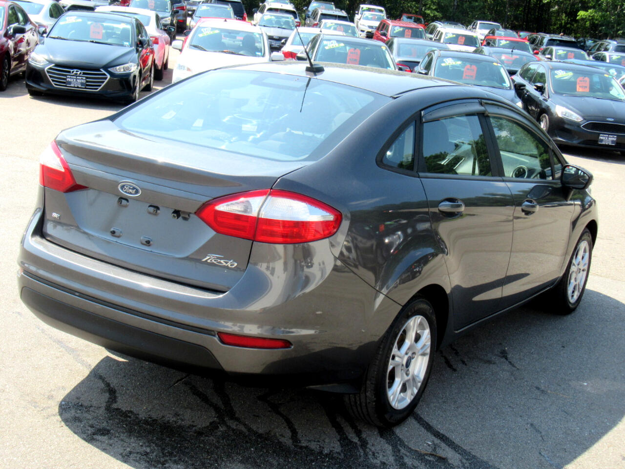 2015 Ford Fiesta SE photo 6