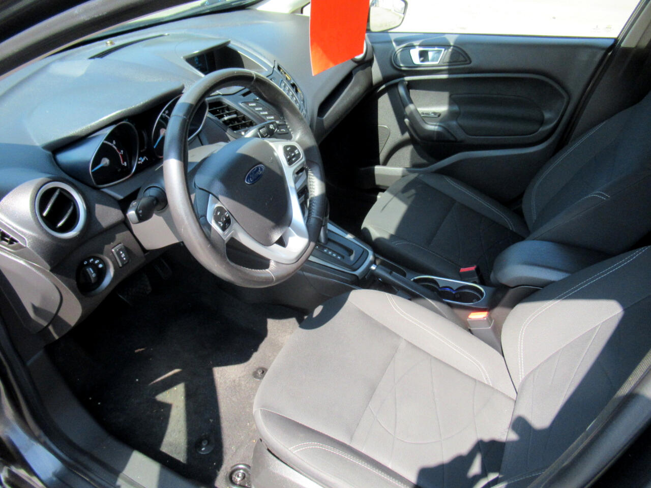 2015 Ford Fiesta SE photo 7