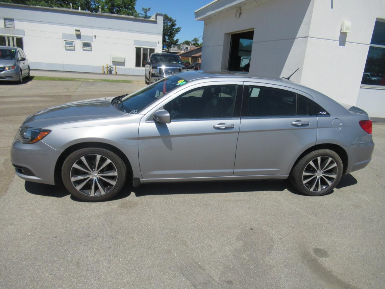 Chrysler 200  2014
