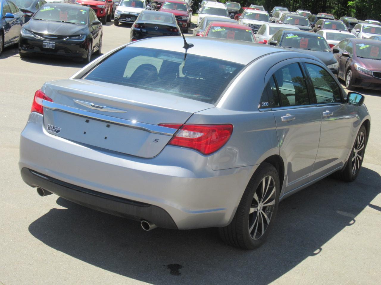 Chrysler 200  2014