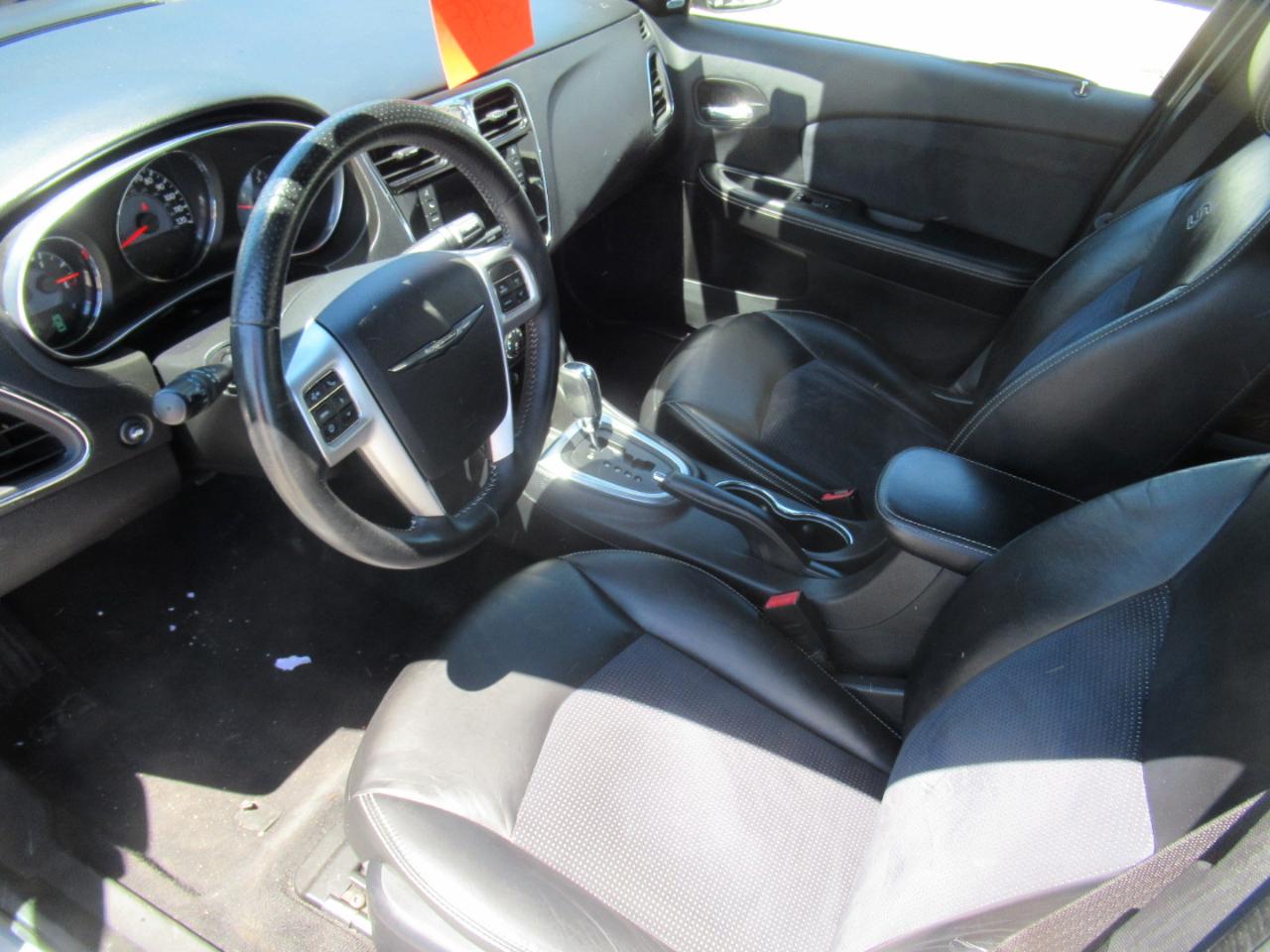 Chrysler 200  2014