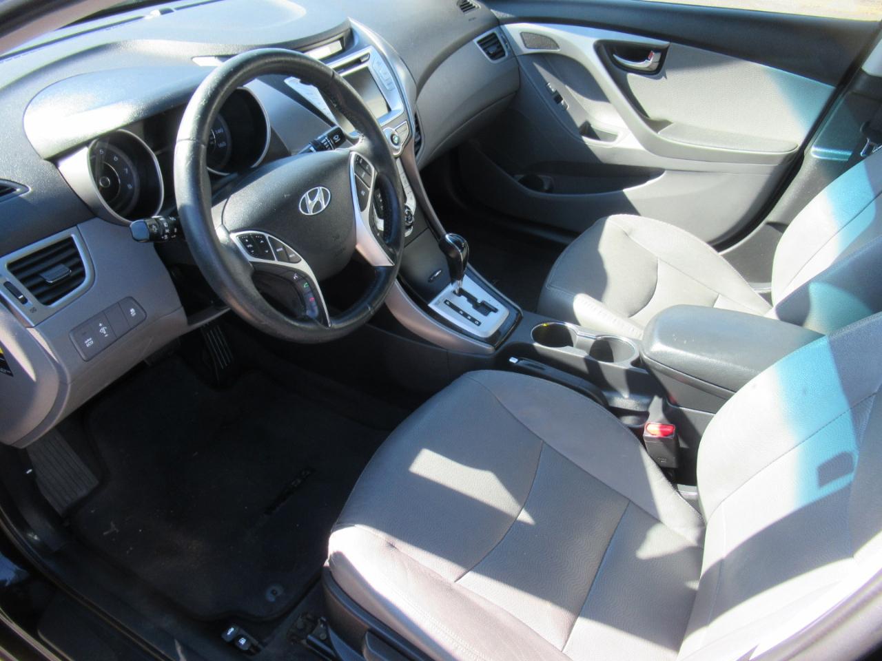 Hyundai Elantra  2012