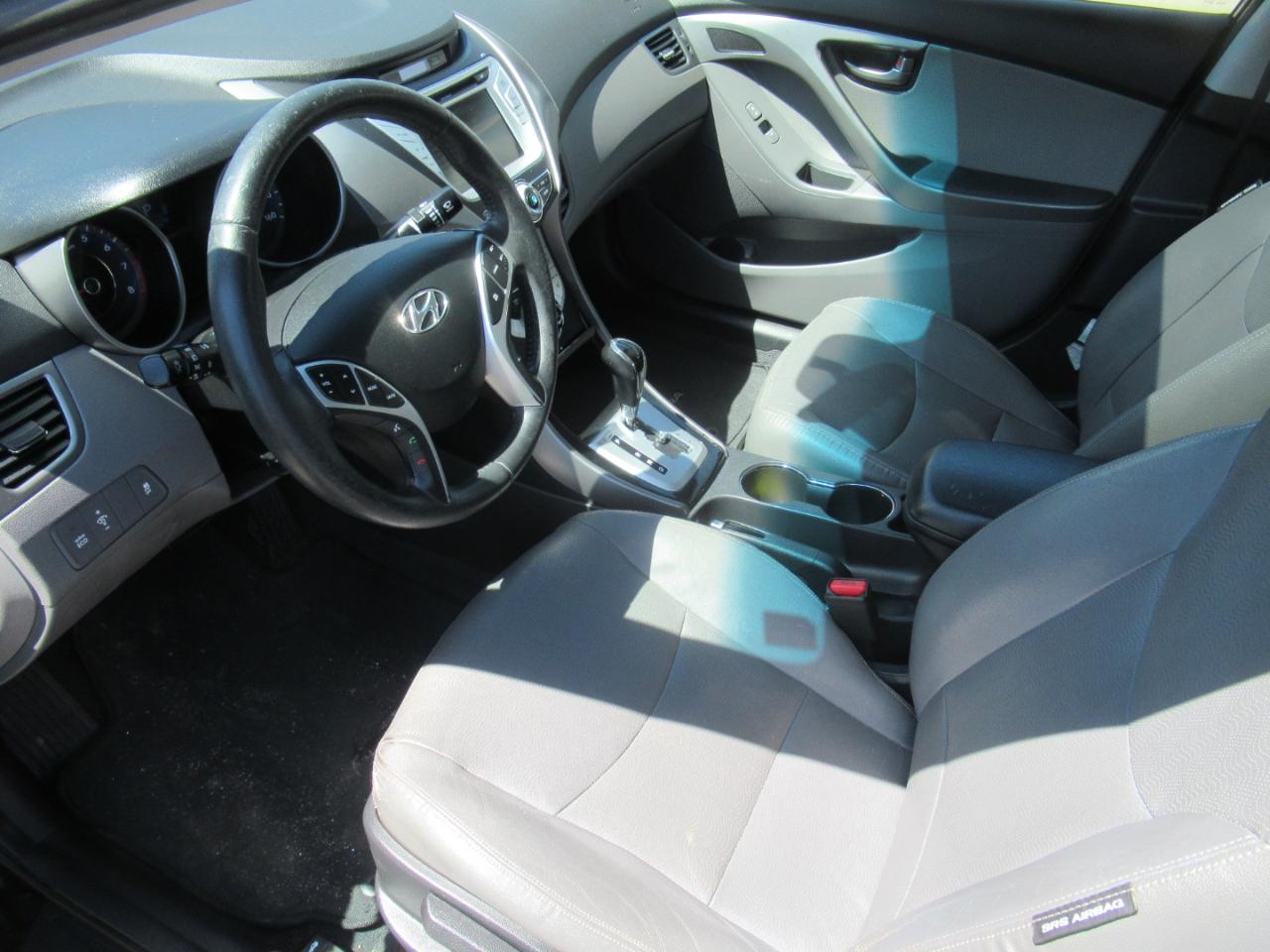 Hyundai Elantra  2012