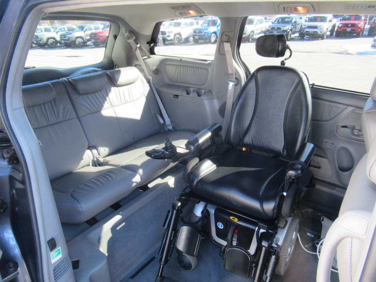 Toyota Sienna  2010