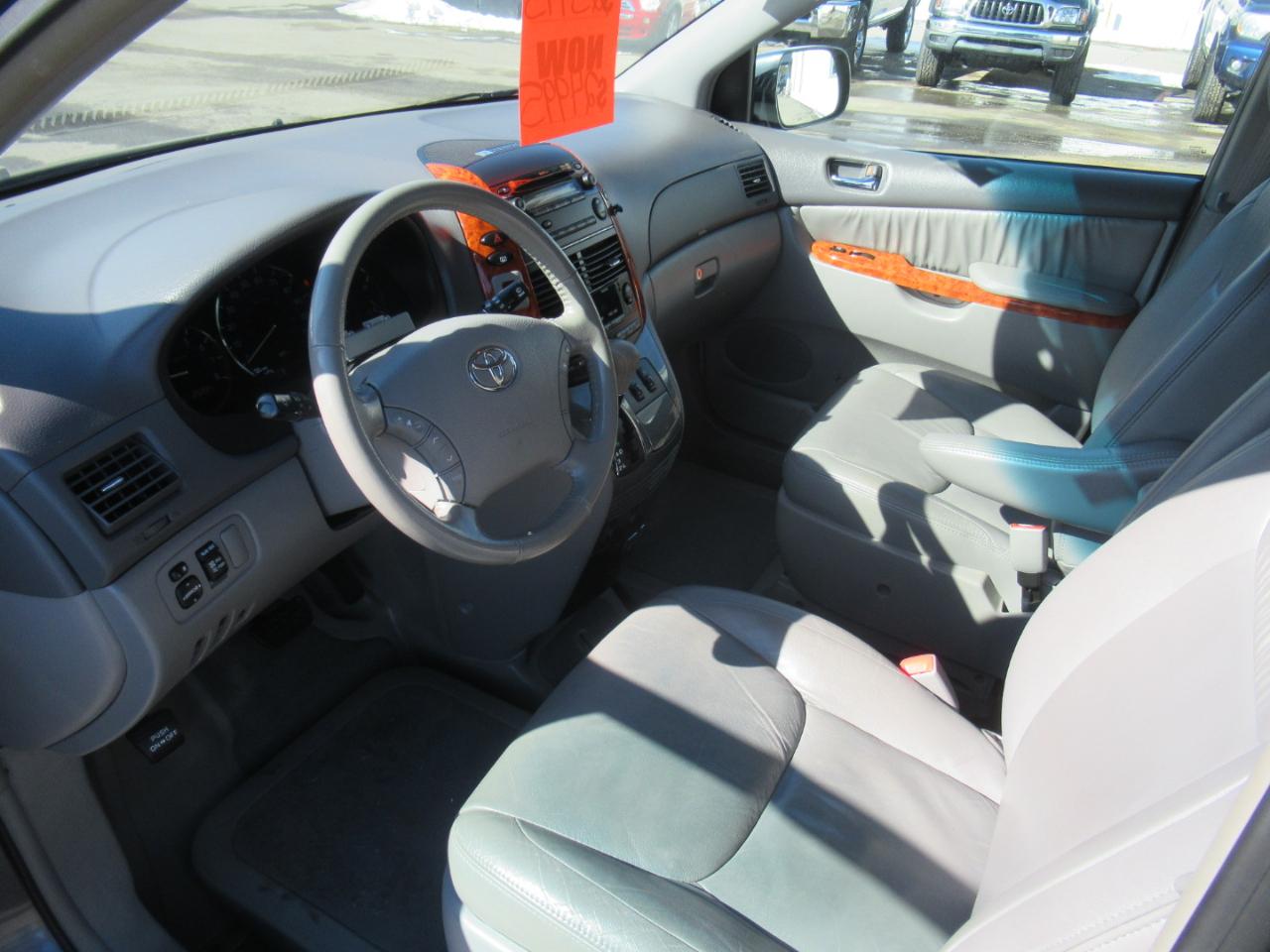 Toyota Sienna  2010
