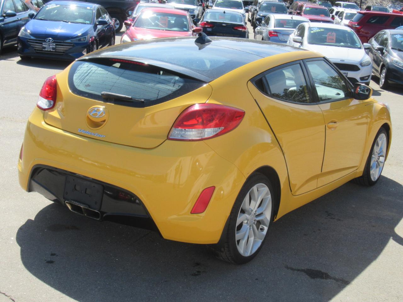 Hyundai Veloster  2012