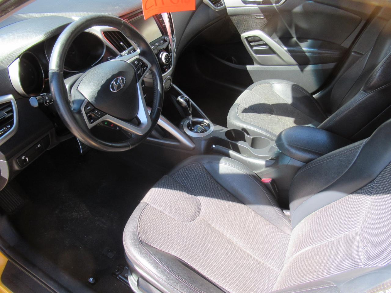 Hyundai Veloster  2012