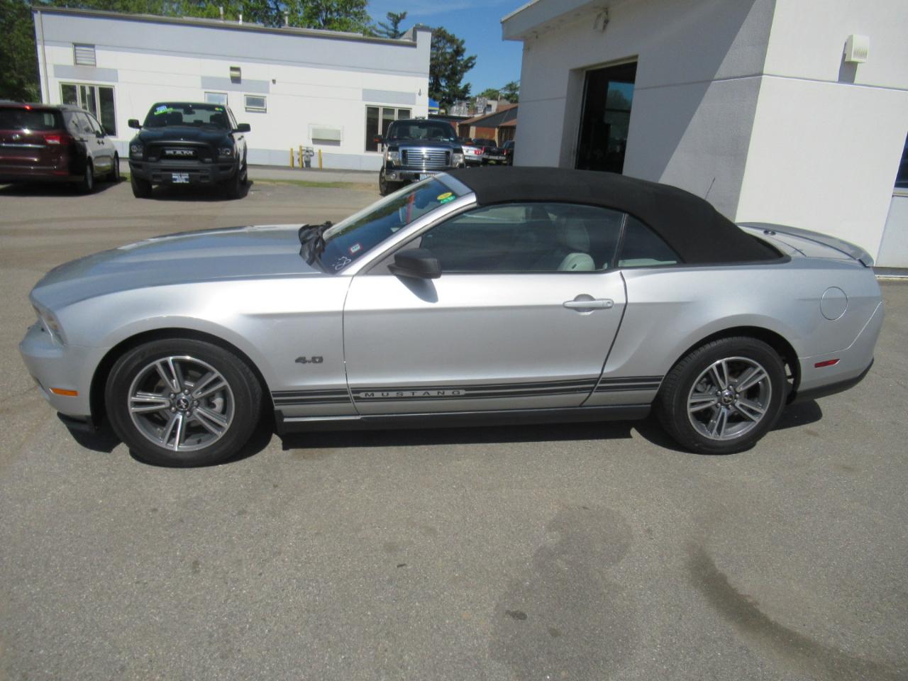 Ford Mustang  2010