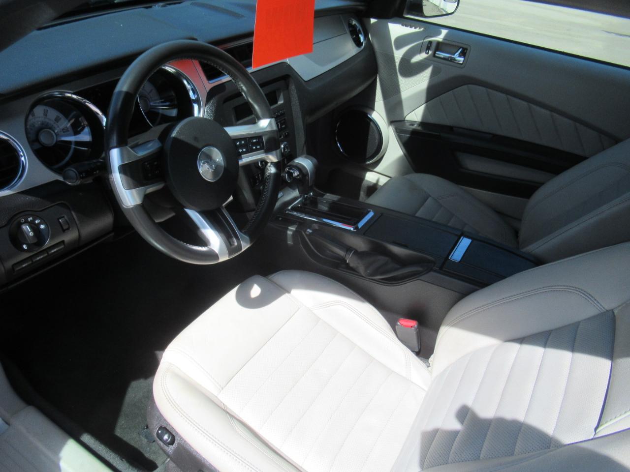 Ford Mustang  2010