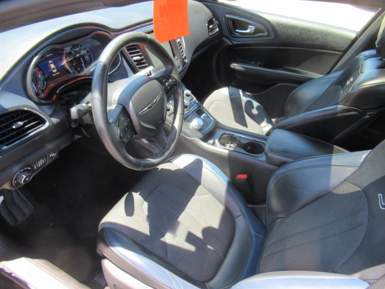 Chrysler 200  2015