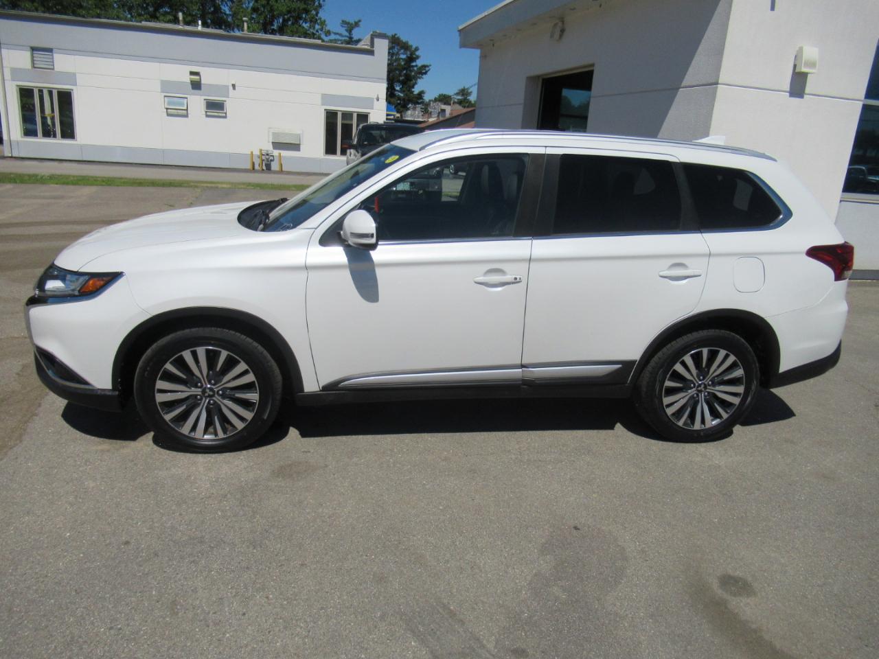 Mitsubishi Outlander  2020