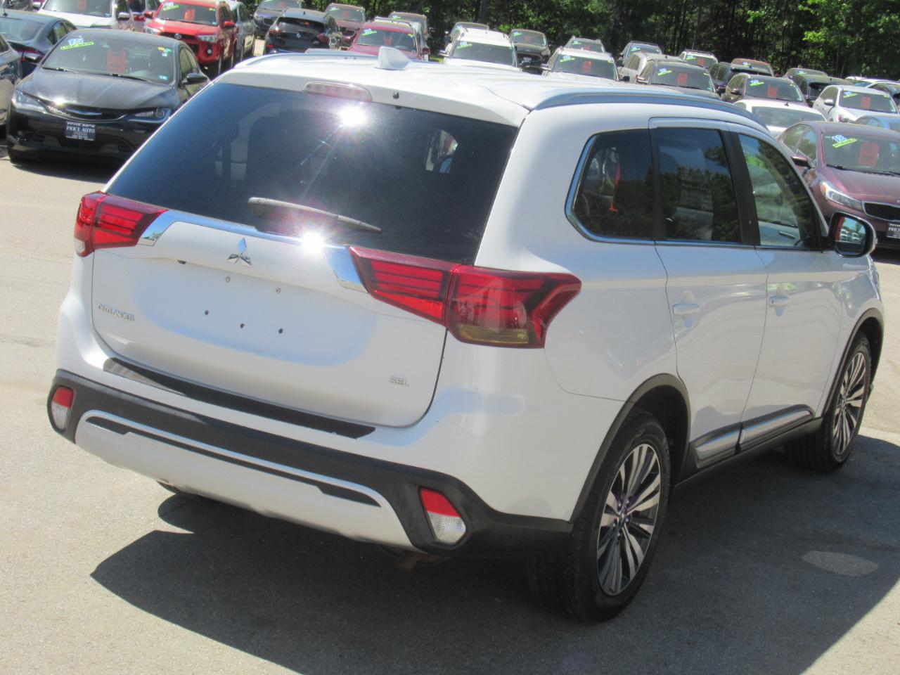 Mitsubishi Outlander  2020