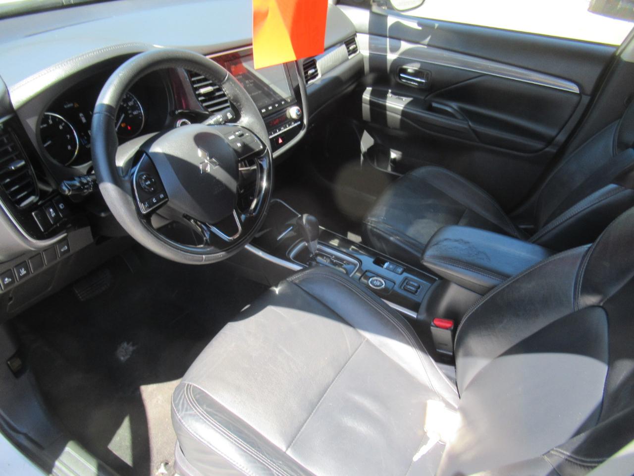 Mitsubishi Outlander  2020