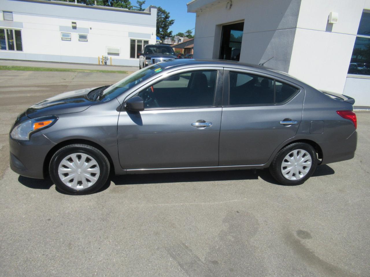 Nissan Versa  2019