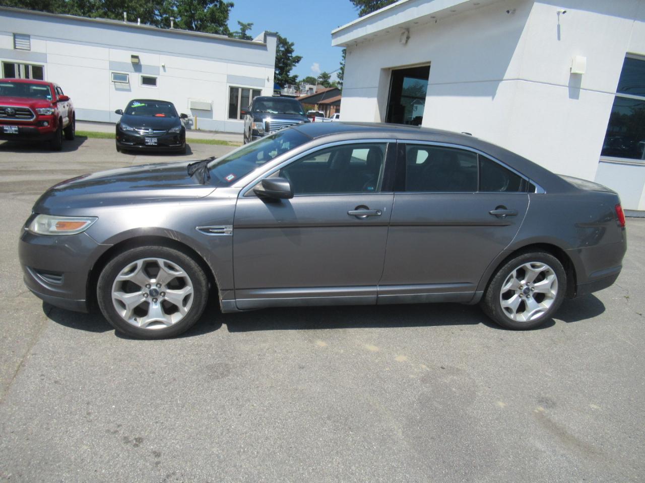 Ford Taurus  2011