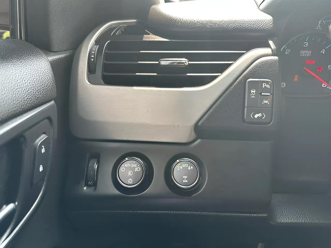 GMC Yukon 4WD 4dr SLT 2018