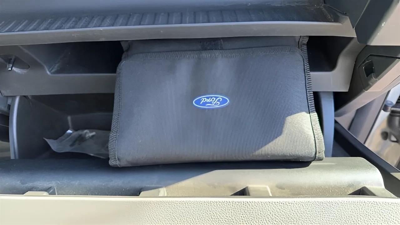 Ford F-150 XL 2WD Reg Cab 8' Box 2018