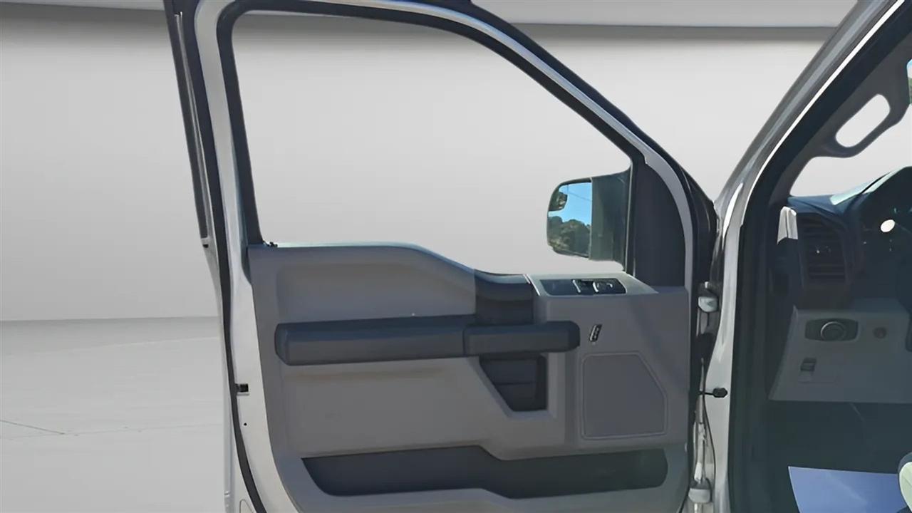 Ford F-150 XL 2WD Reg Cab 8' Box 2018