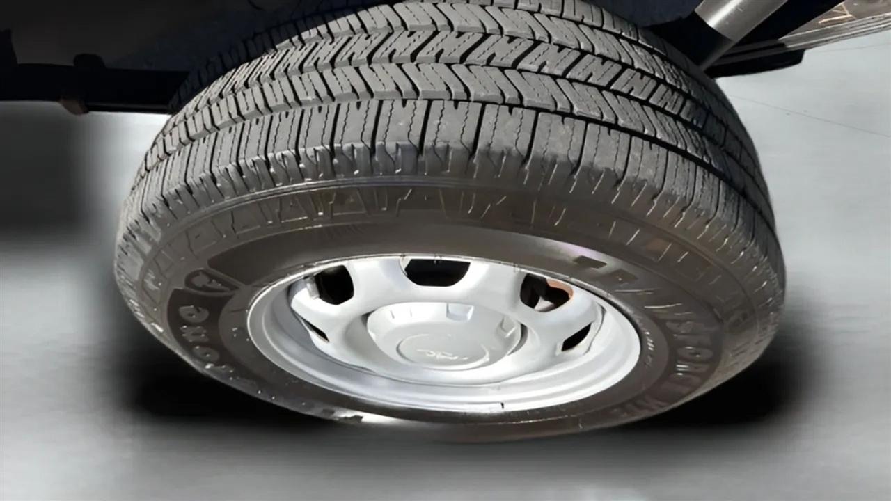 Ford F-150 XL 2WD Reg Cab 8' Box 2018