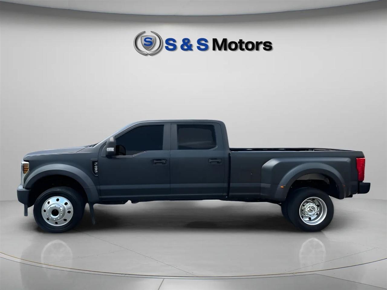 Ford Super Duty F-450 DRW XL 4WD Crew Cab 8' Box 2019