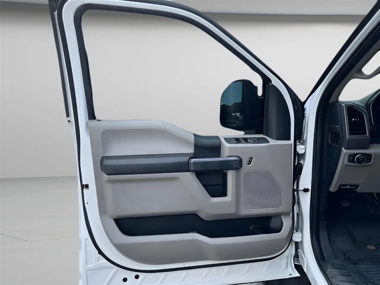 Ford Super Duty F-450 DRW XL 4WD Crew Cab 8' Box 2019