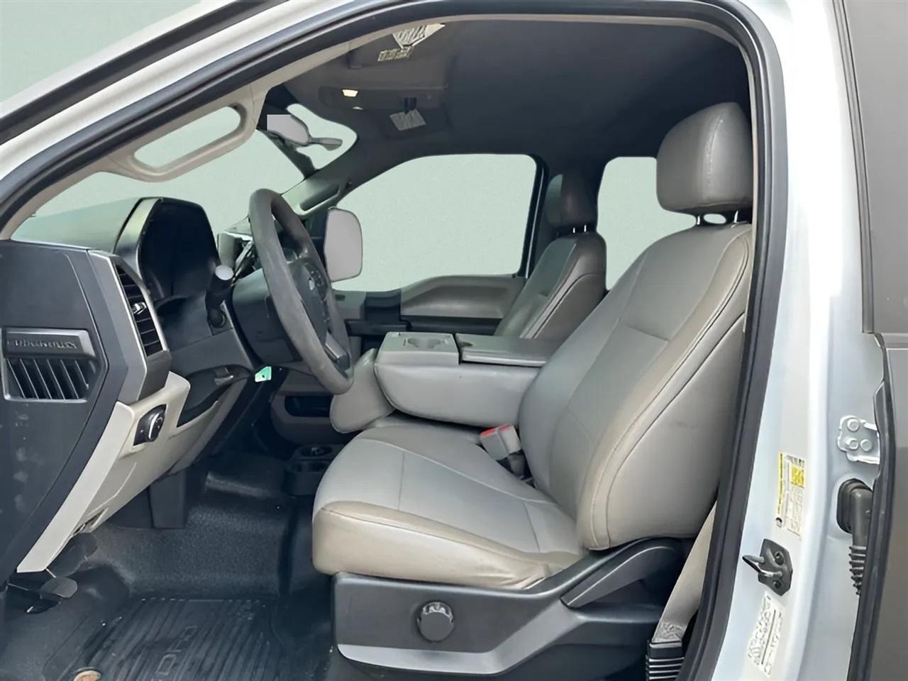 Ford Super Duty F-450 DRW XL 4WD Crew Cab 8' Box 2019