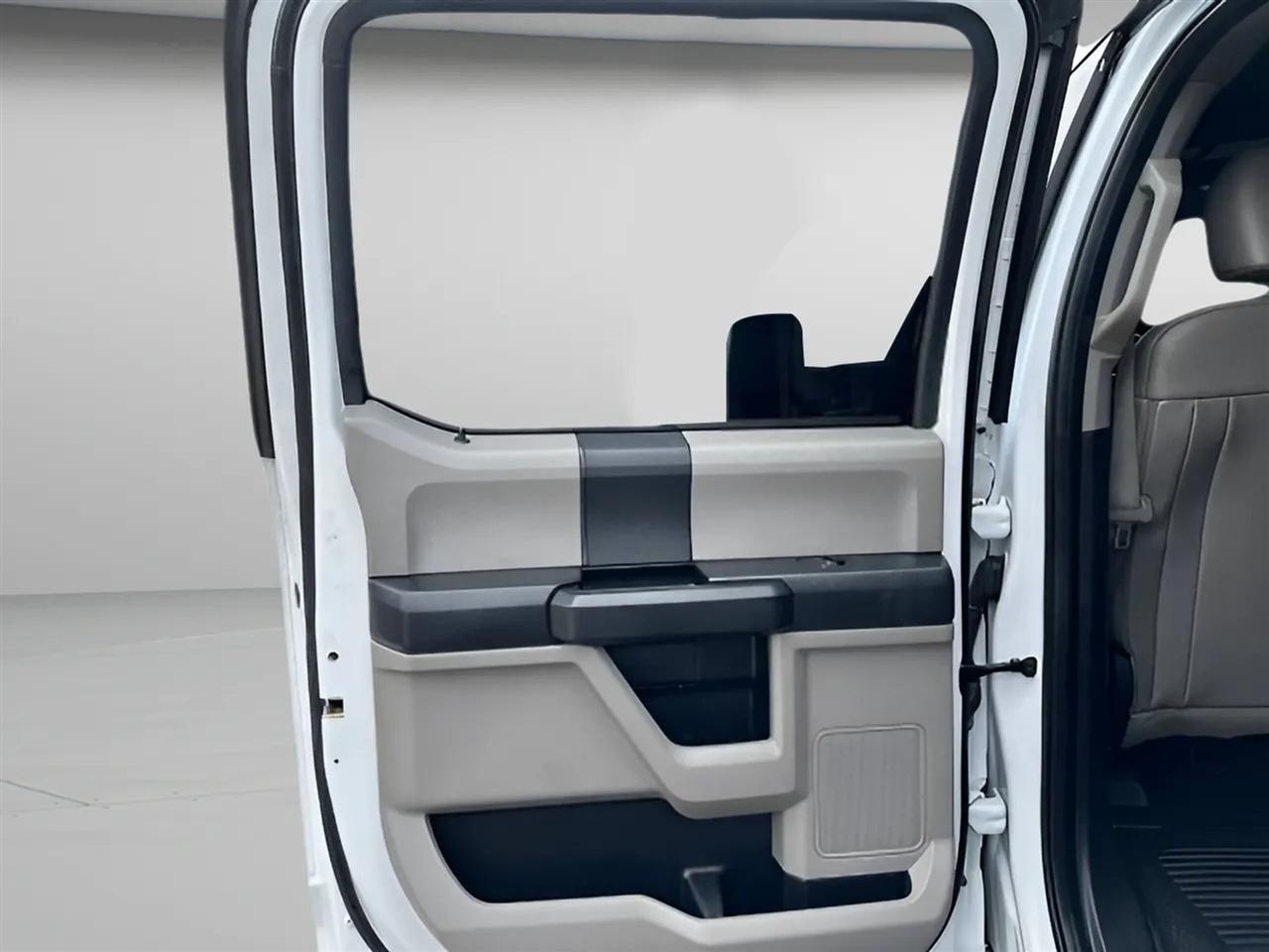 Ford Super Duty F-450 DRW XL 4WD Crew Cab 8' Box 2019