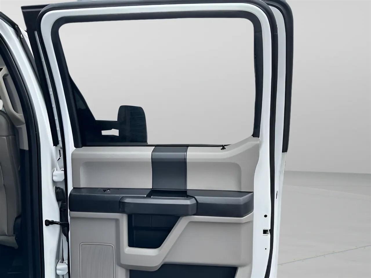 Ford Super Duty F-450 DRW XL 4WD Crew Cab 8' Box 2019