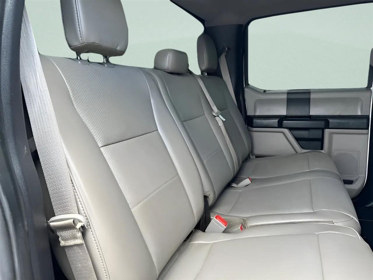 Ford Super Duty F-450 DRW XL 4WD Crew Cab 8' Box 2019