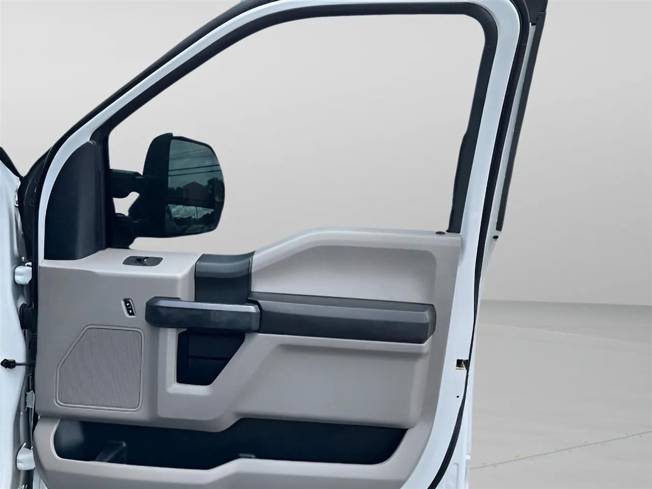 Ford Super Duty F-450 DRW XL 4WD Crew Cab 8' Box 2019