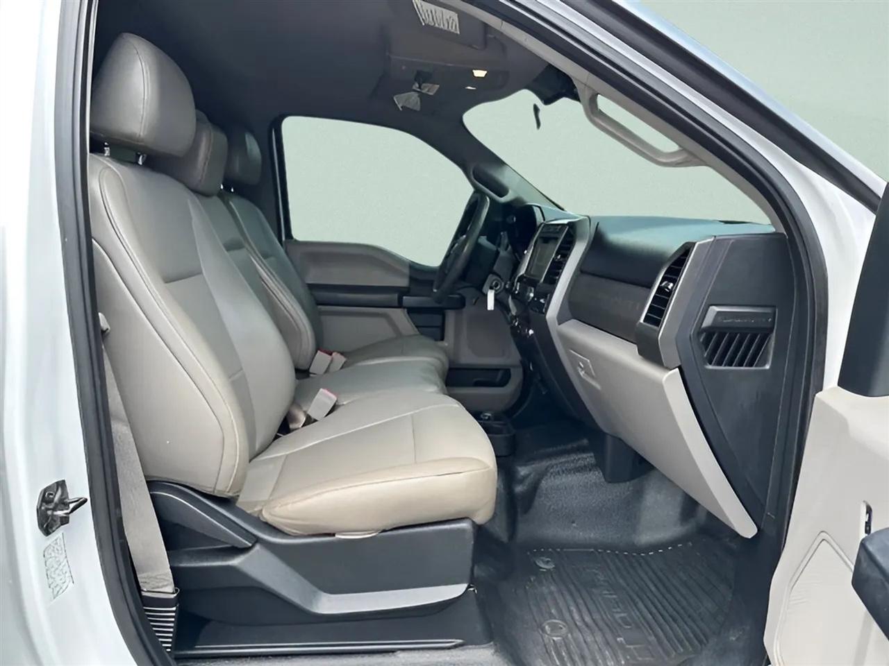 Ford Super Duty F-450 DRW XL 4WD Crew Cab 8' Box 2019