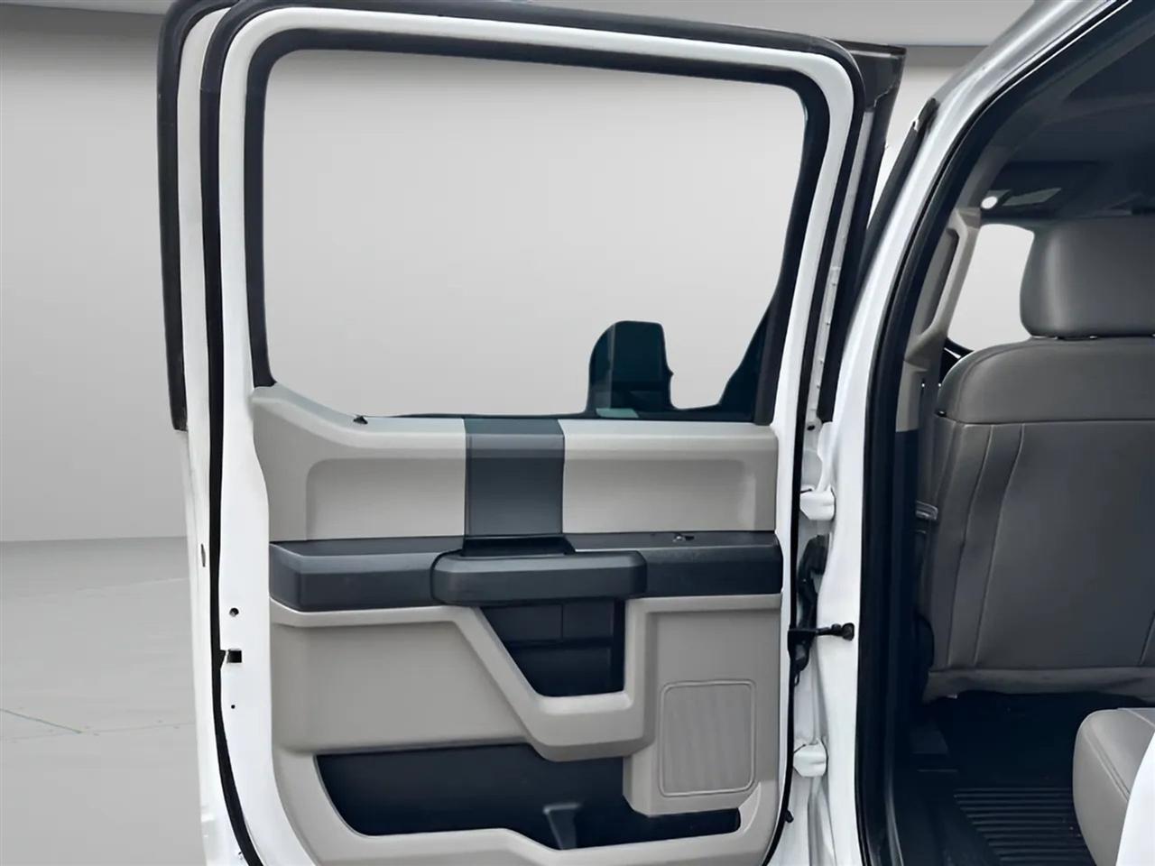 Ford Super Duty F-250 SRW XL 4WD Crew Cab 6.75' Box 2019