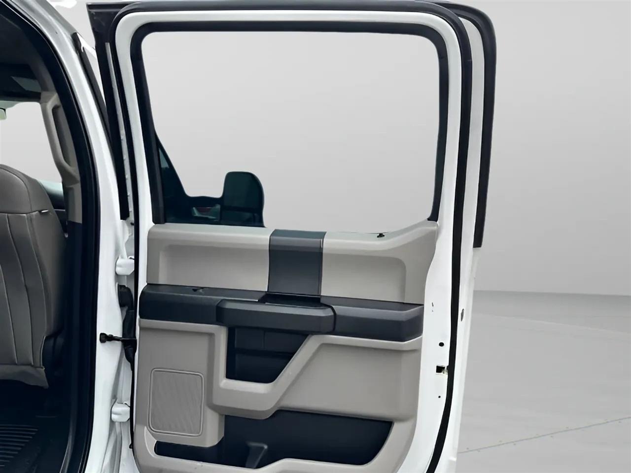 Ford Super Duty F-250 SRW XL 4WD Crew Cab 6.75' Box 2019