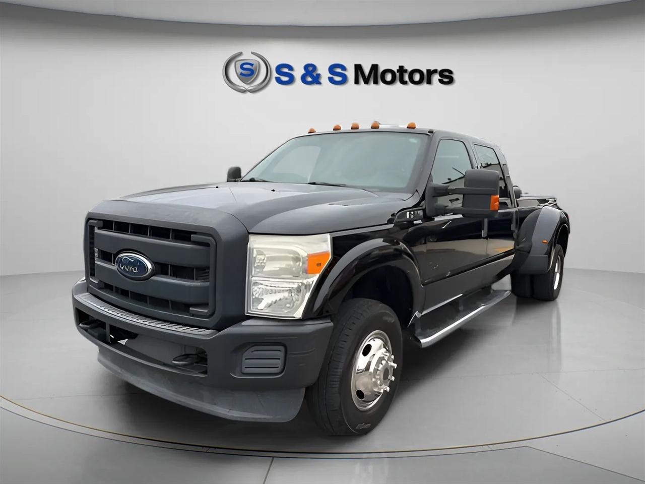 Ford Super Duty F-350 DRW 4WD Crew Cab 172" Lariat 2015