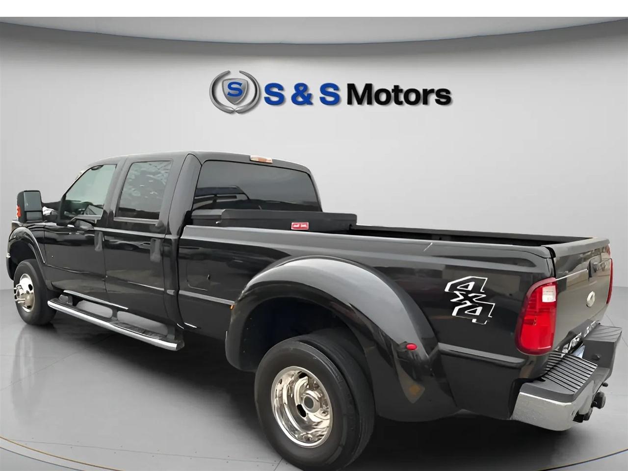 Ford Super Duty F-350 DRW 4WD Crew Cab 172" Lariat 2015