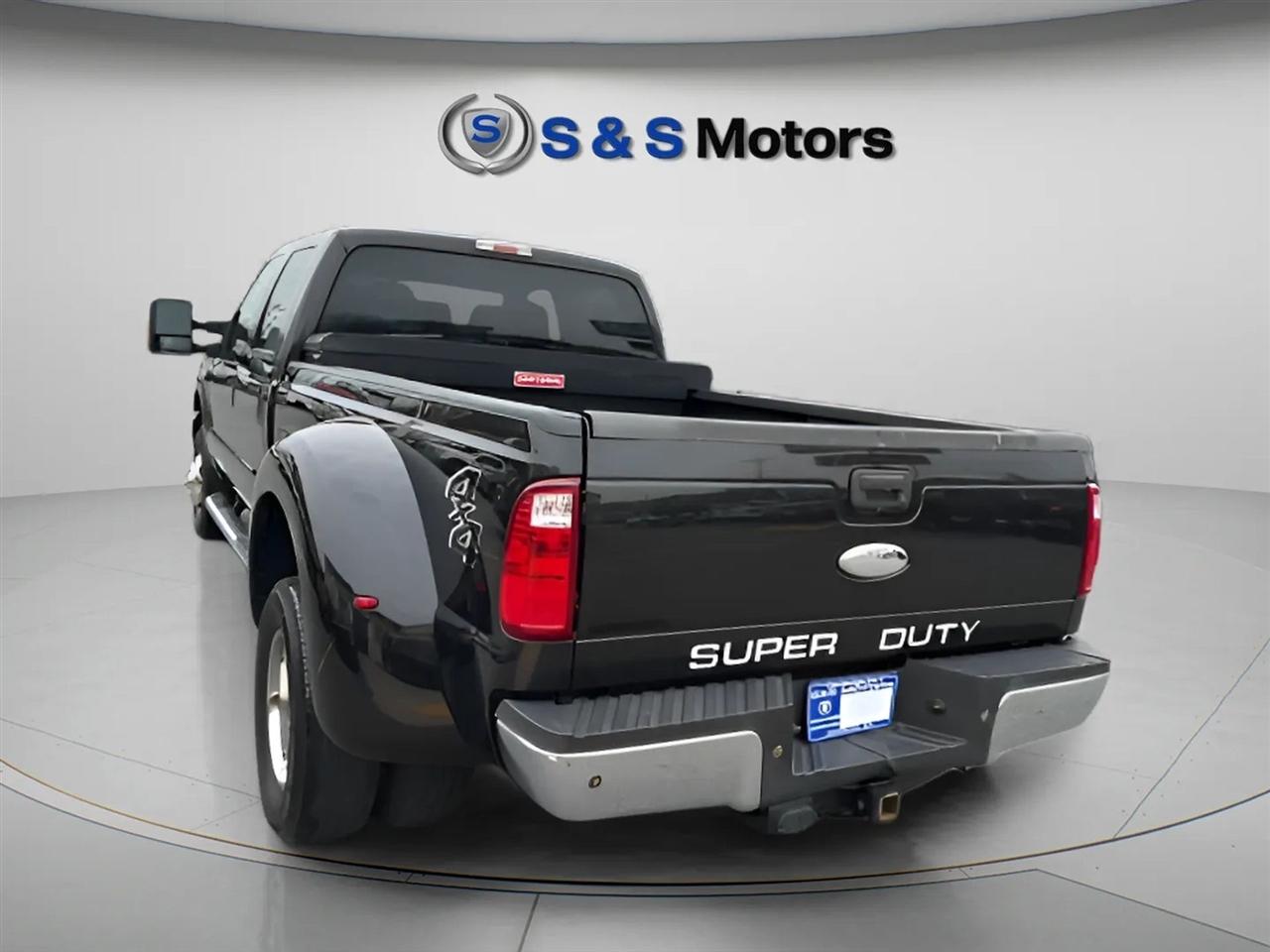 Ford Super Duty F-350 DRW 4WD Crew Cab 172" Lariat 2015