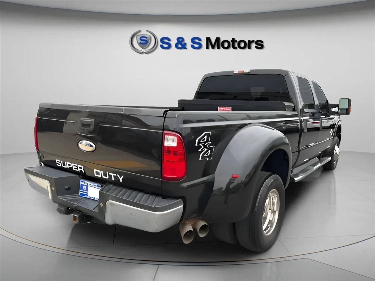 Ford Super Duty F-350 DRW 4WD Crew Cab 172" Lariat 2015