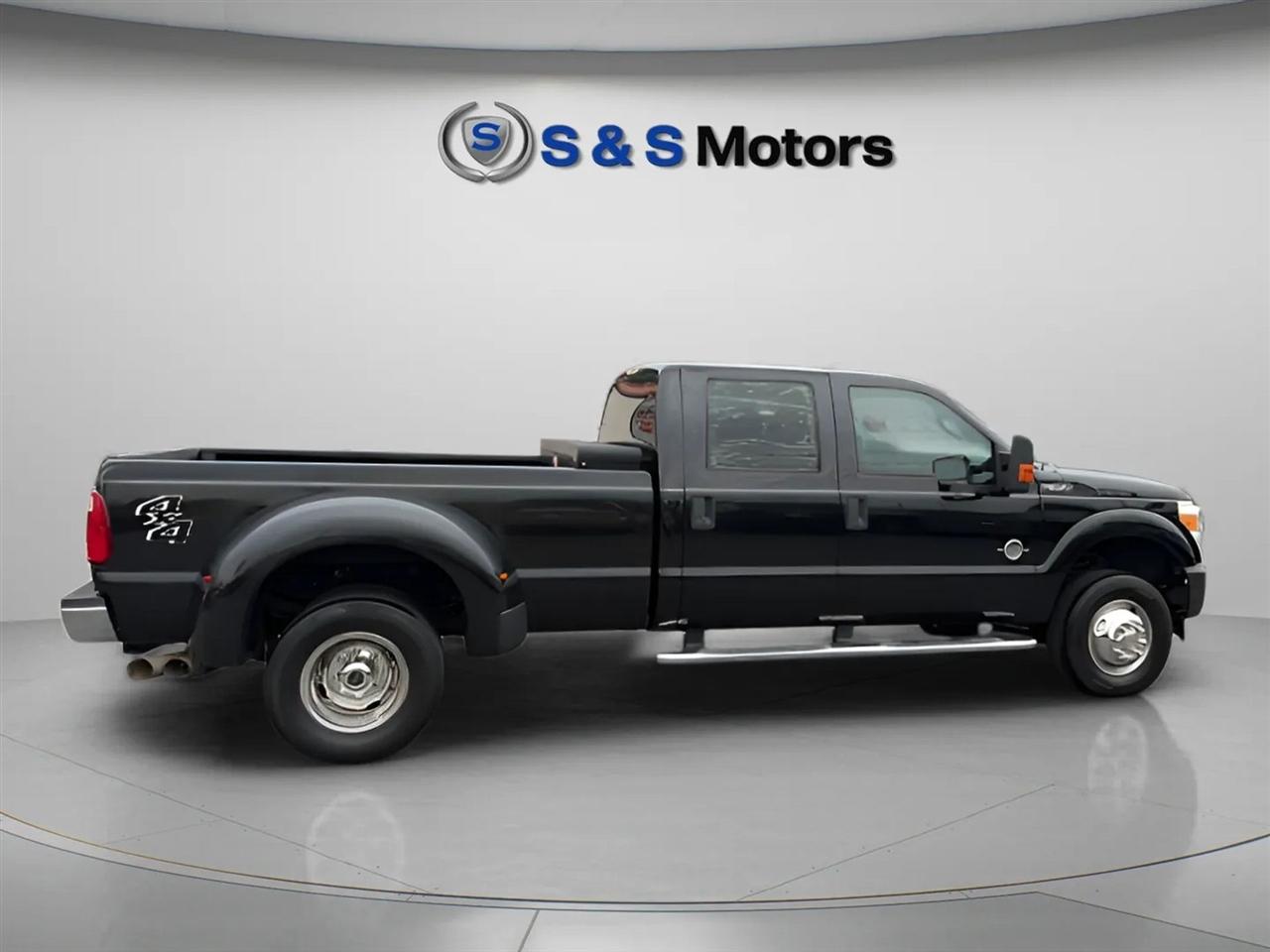 Ford Super Duty F-350 DRW 4WD Crew Cab 172" Lariat 2015