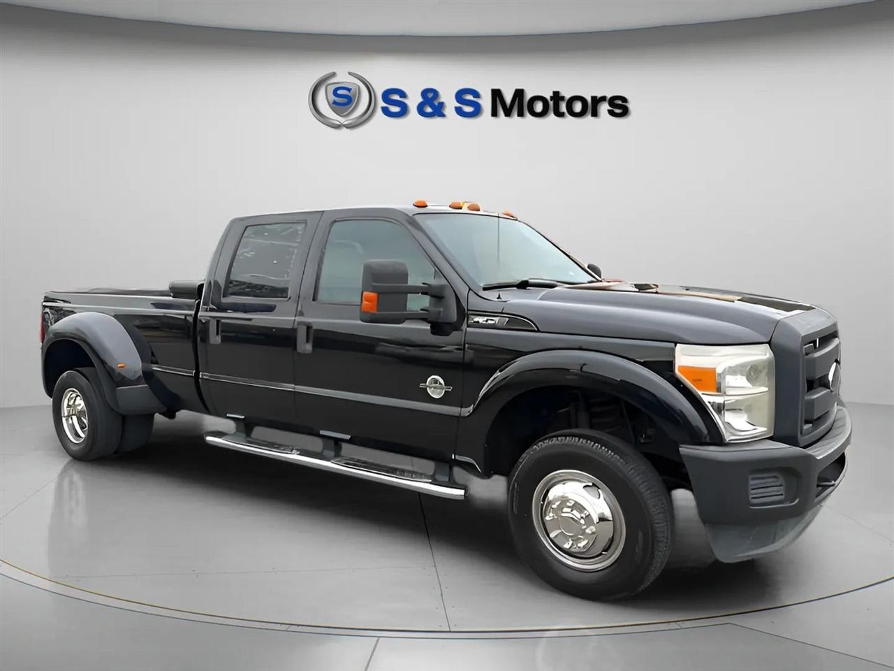 Ford Super Duty F-350 DRW 4WD Crew Cab 172" Lariat 2015