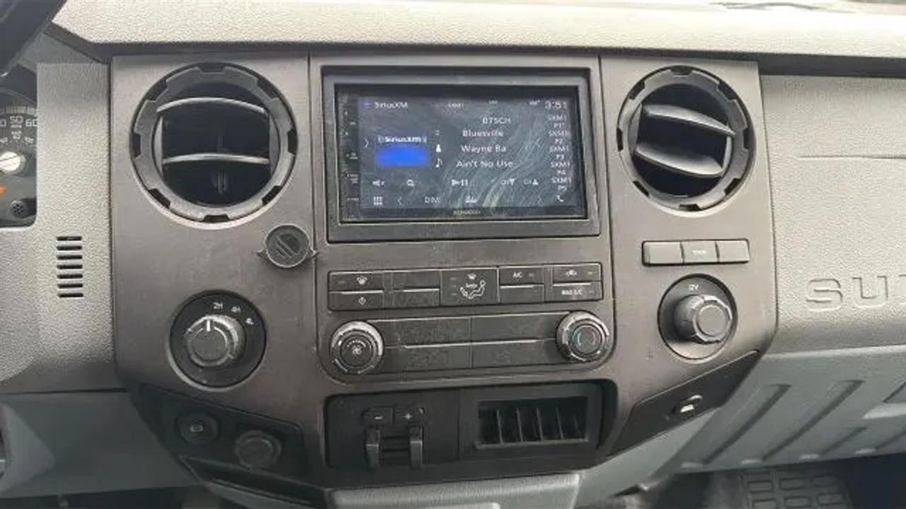 Ford Super Duty F-350 DRW 4WD Crew Cab 172" Lariat 2015