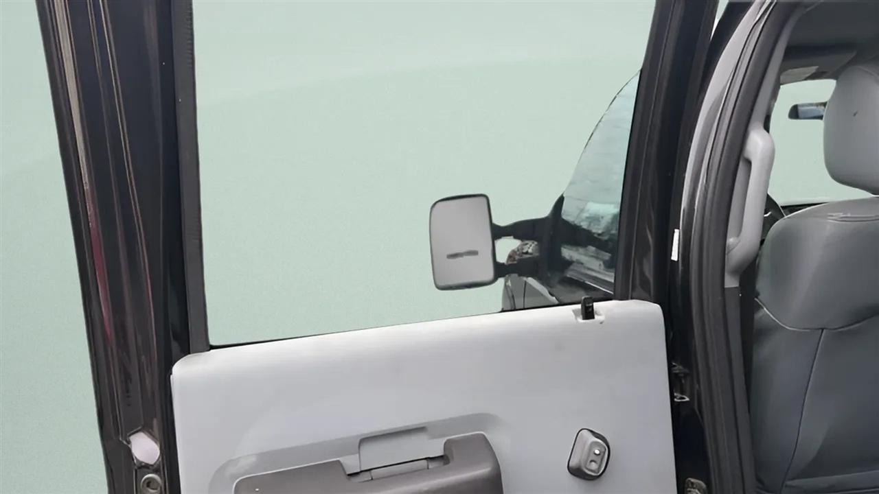 Ford Super Duty F-350 DRW 4WD Crew Cab 172" Lariat 2015