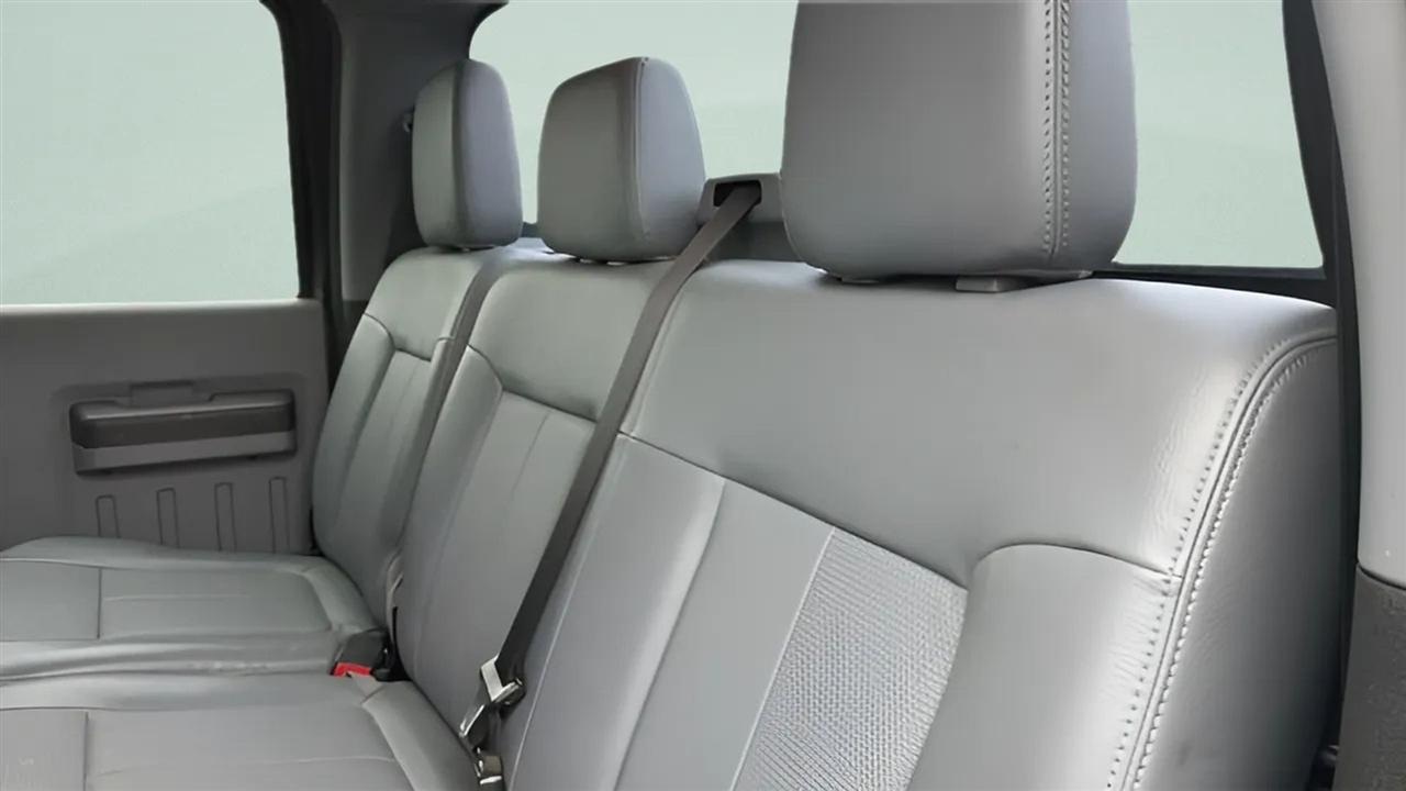 Ford Super Duty F-350 DRW 4WD Crew Cab 172" Lariat 2015